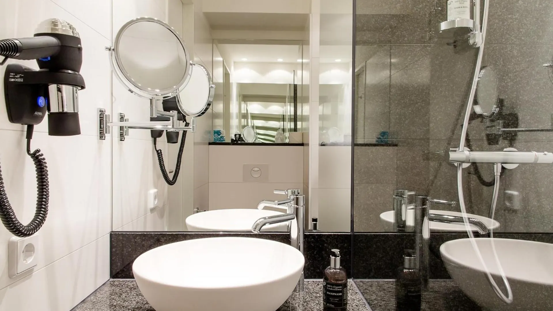 Motel One Barcelona-Ciutadella 3*, Barcelona