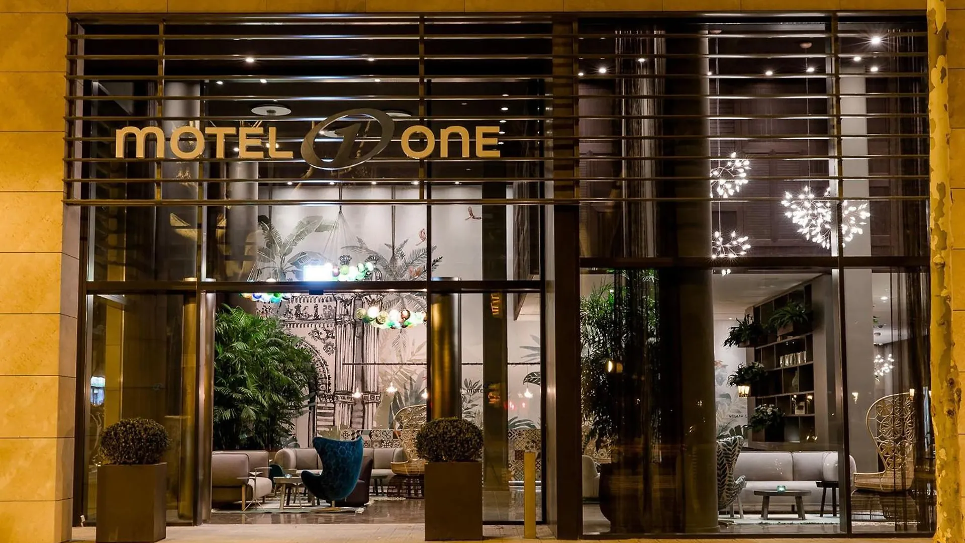 Motel One Barcelona-Ciutadella Otel